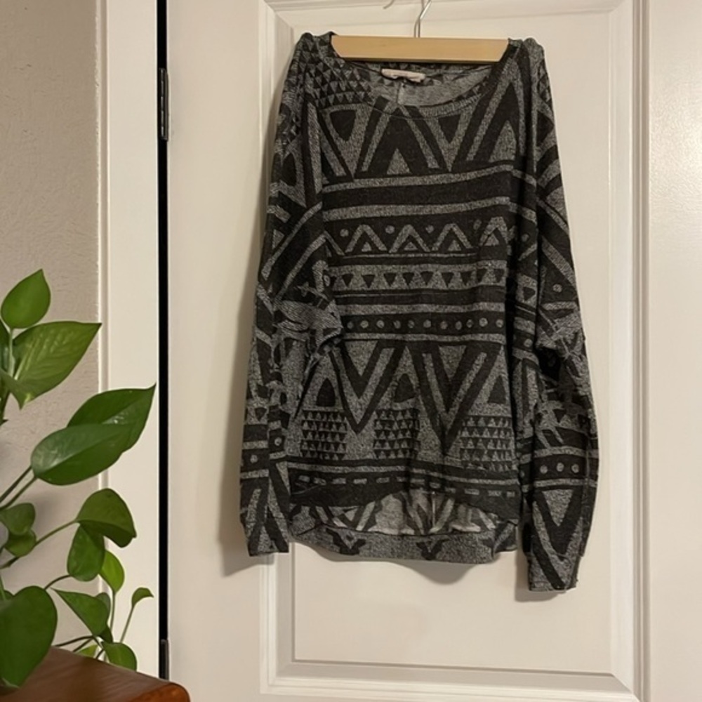 Blushed Geometric Print Sweater M